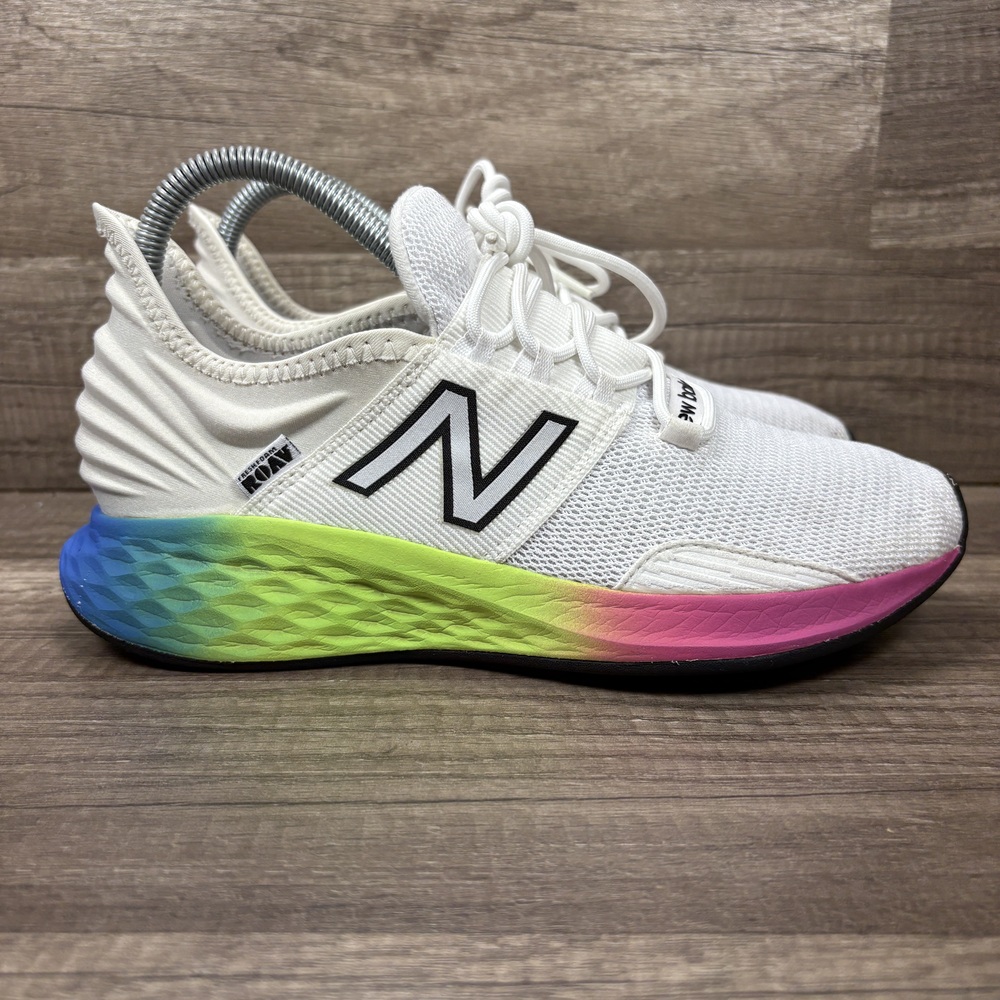 New Balance Fresh Foam Roav Gray Pink Blue Womens Size 7.5 WROAVJE Running Shoes